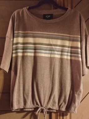 I.N. Girl Striped Tie-Hem Short Sleeve Top in Mauve and Cream